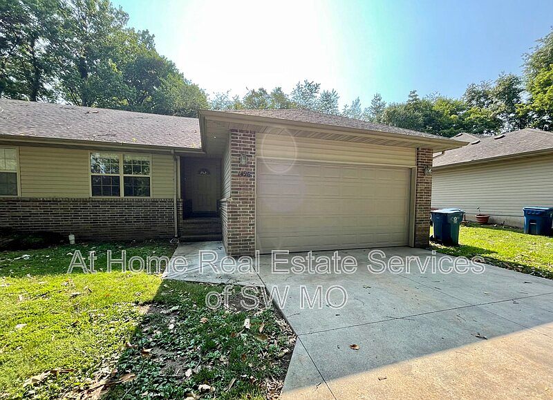 2nd image of 1492 N Riverside Rd