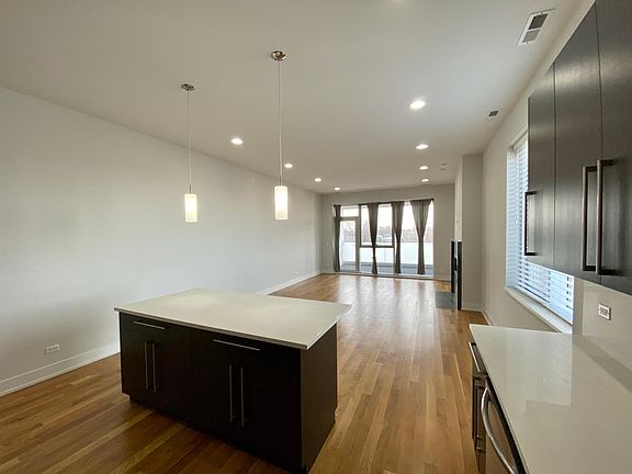 5th image of 3201 W Wabansia Ave #2E
