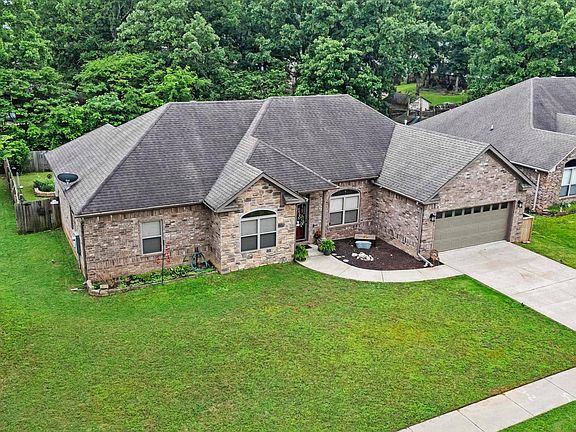 5th image of 196 Forest Oak Dr