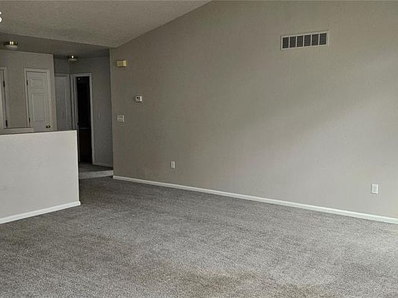 5th image of 10921 Redington Dr