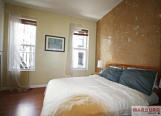 Sold by Warburg | media 8