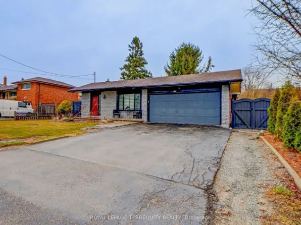 109 Thickson Rd S, Whitby, ON L1N 2C7