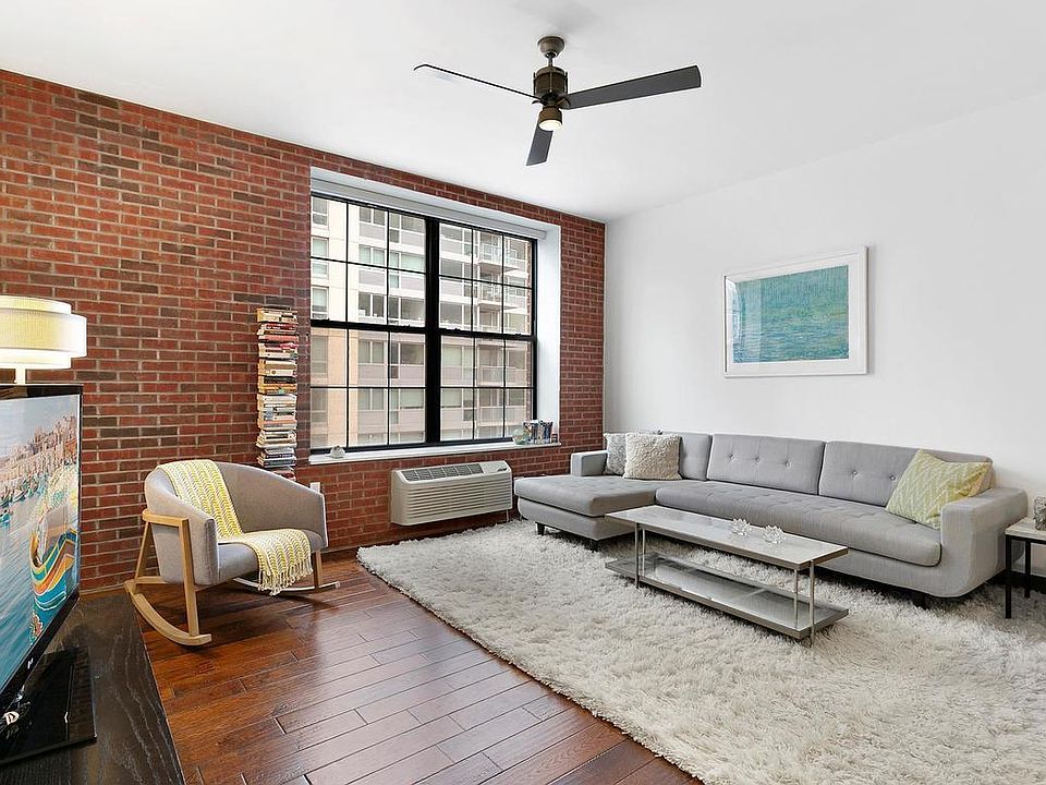 1st image of 4260 Crescent St #8A