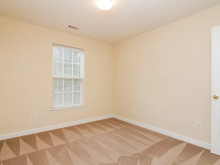 1028 Jordans Pond Ln — Photo 5