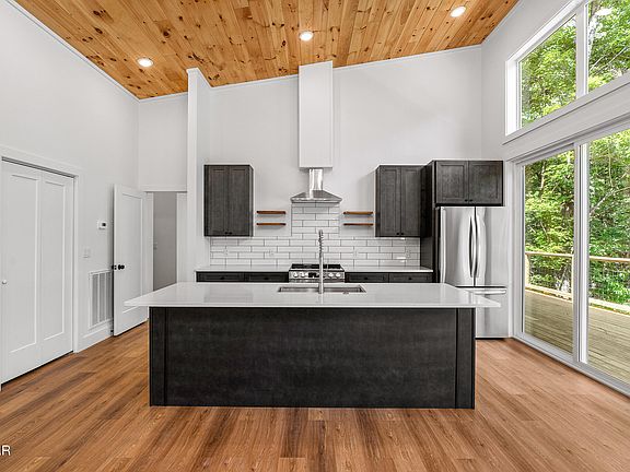5th image of 4019 Brook Hollow Ln