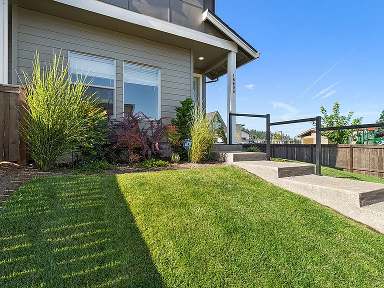 16699 SE Sunshower Pl — Photo 2