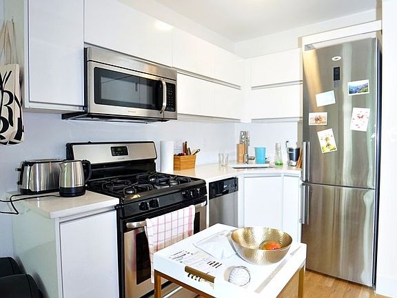 2nd image of 530 Lafayette Ave