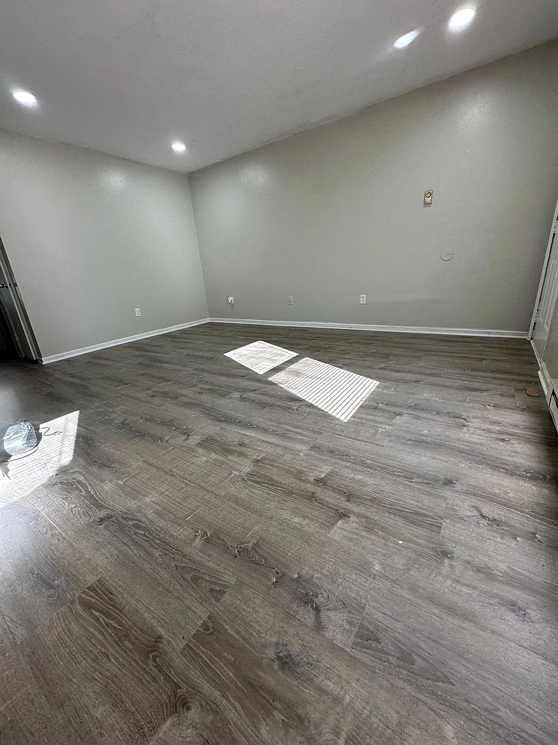 724 W. 35TH Street — Photo 2