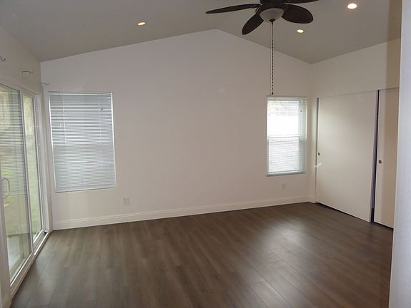 5th image of 29336 Marilyn Dr