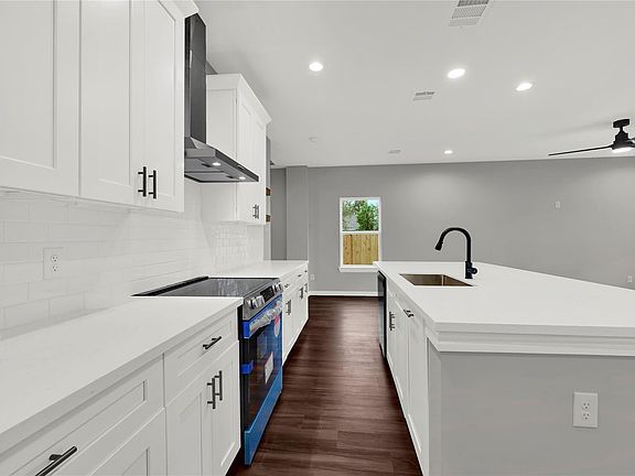 3rd image of 8029 Ritz St