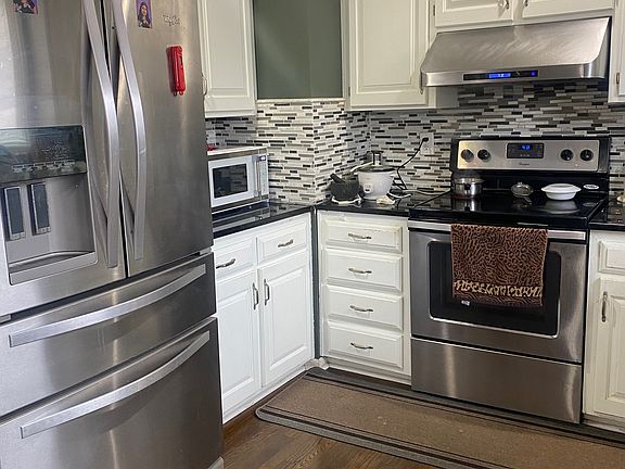 5th image of 7704 W 156th Pl