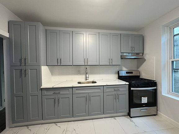 4th image of 438 Berriman St APT 2R