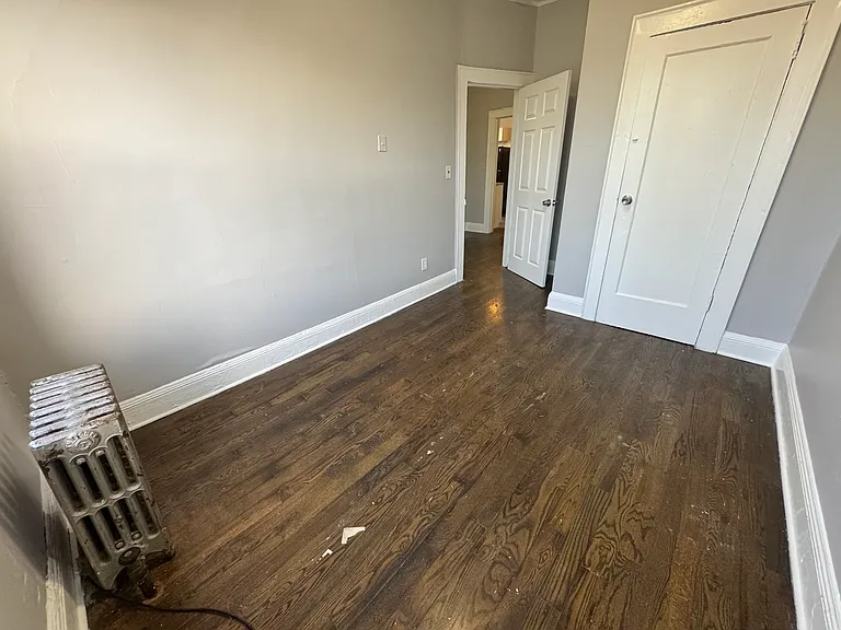 417 Leslie St #2R — Photo 8