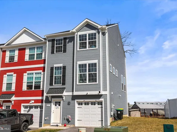 101 Overlook Dr, Hanover, PA 17331