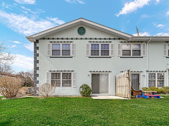 2nd image of 1083 Greenwood Cir