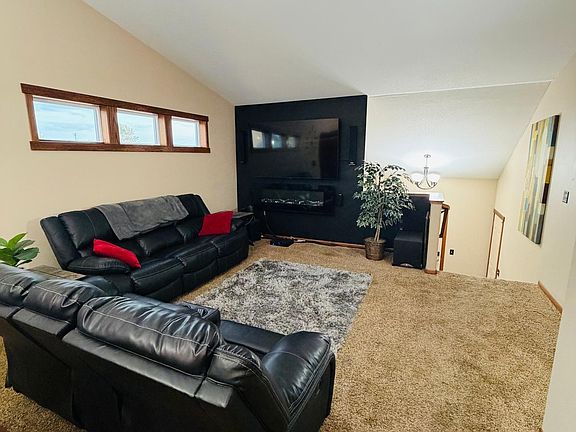 4th image of 3826 Bear Ridge Ave S