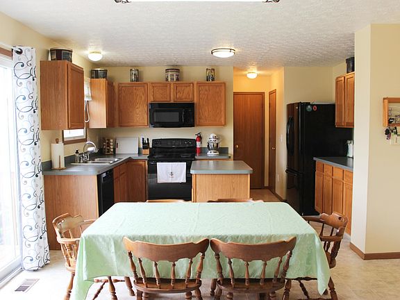 3rd image of 591 Poppy Ln