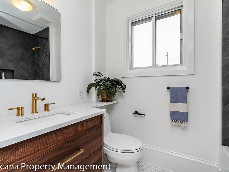 165 Irving Ave — Photo 16