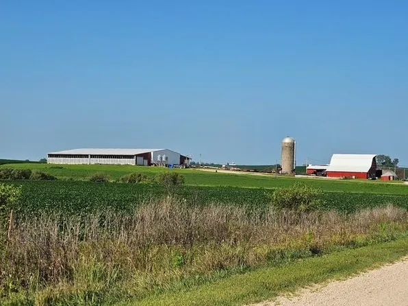 2865 120th St, Fort Atkinson, IA 52144