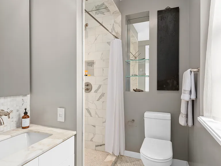 132 E 19th St #4EW — Photo 9