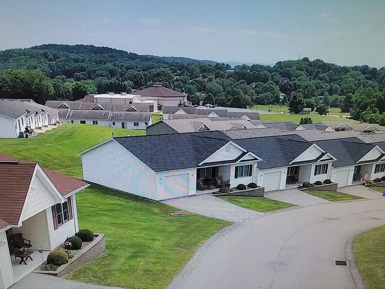 100 Sterling Hills Dr — Photo 5