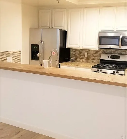 1031 N Crescent Heights Blvd — Photo 4