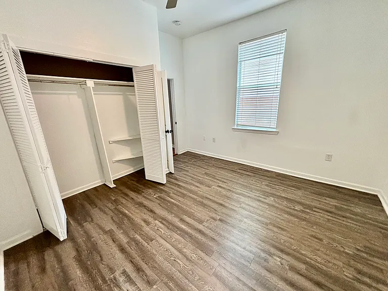 2923 Banks St — Photo 8
