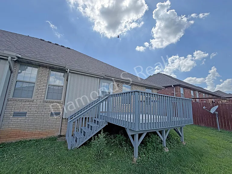 1331 W Sackett St — Photo 18