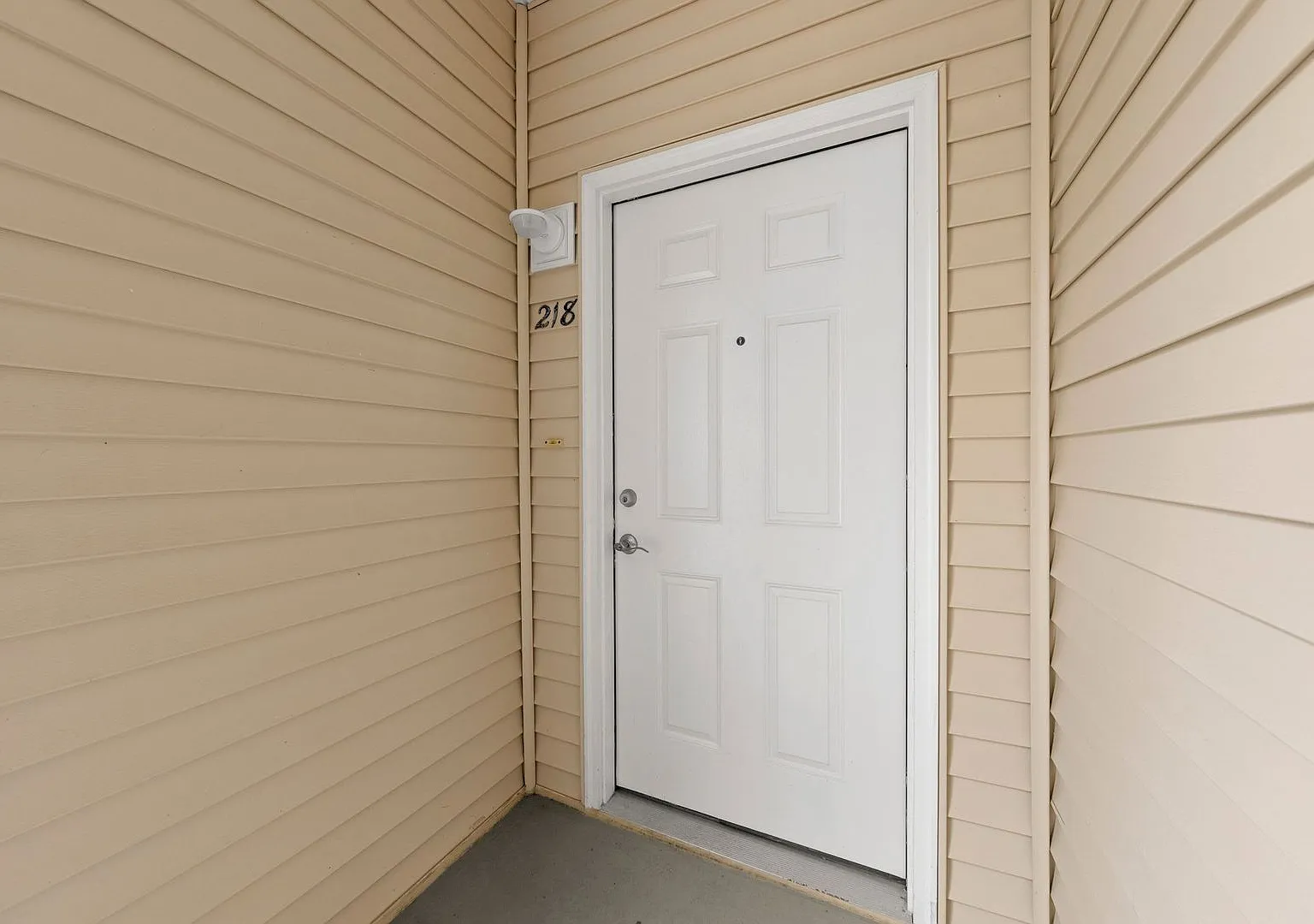 Great 1 Bedroom Unit at the Oaks! — Photo 3