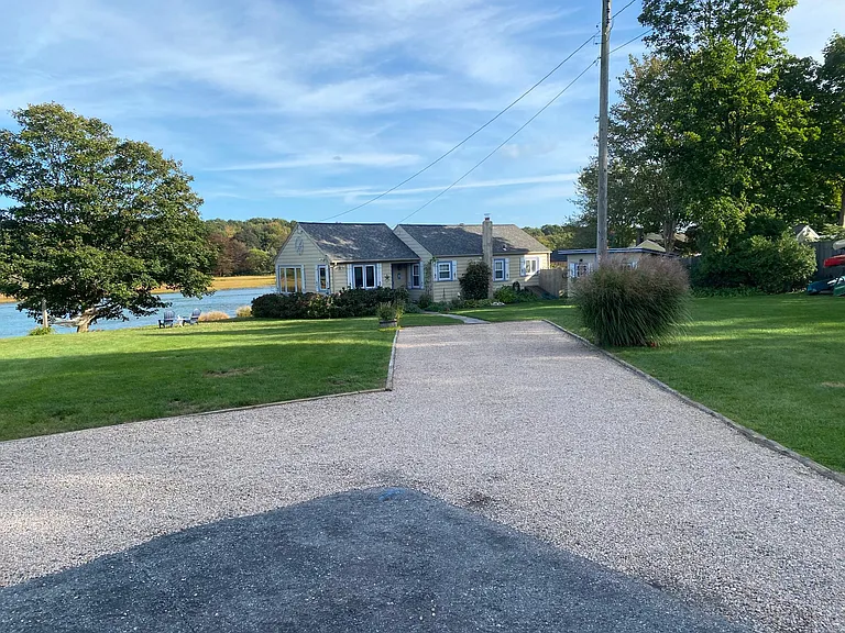 private driveway on dead end street