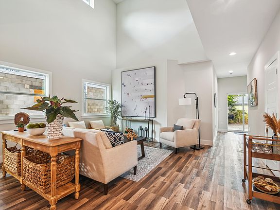 5th image of 2917 W Walnut St