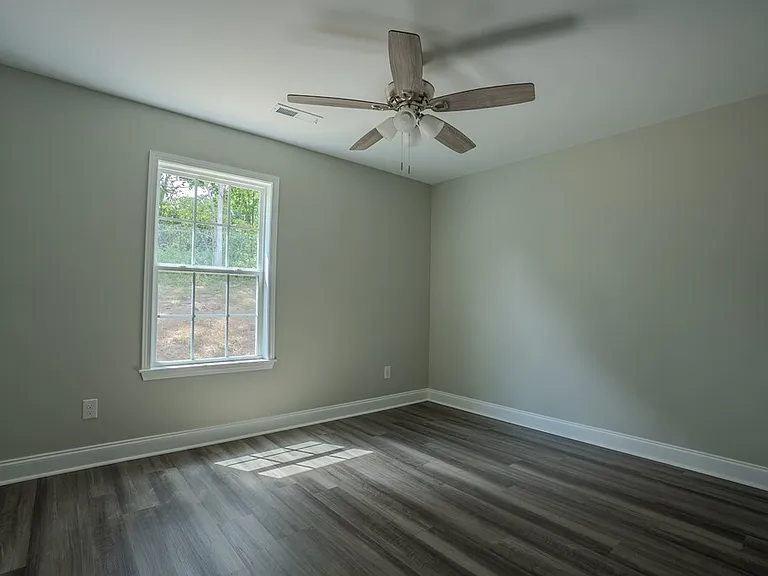139 Harrison Ln SE — Photo 5