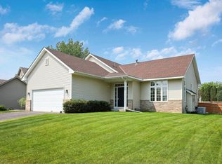 1556 Windsor Dr S, Shakopee, MN 55379