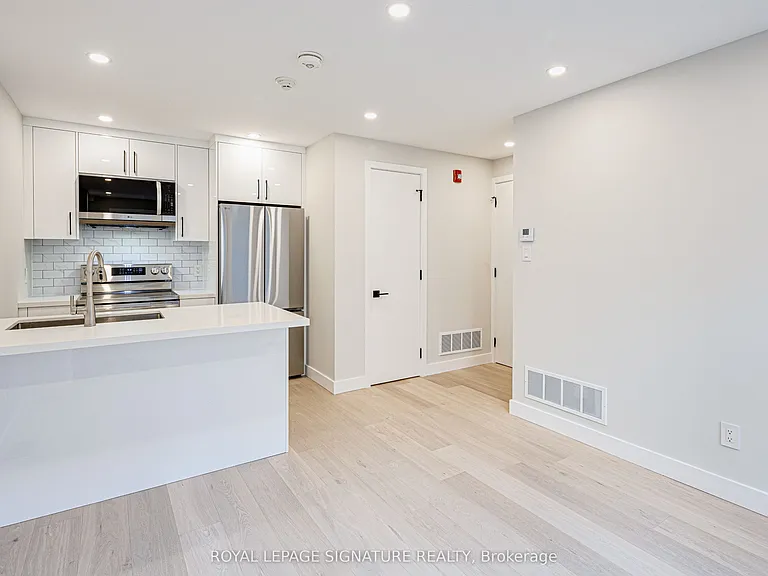 20 Kewbeach Ave #LANEWAY UPPER — Photo 8