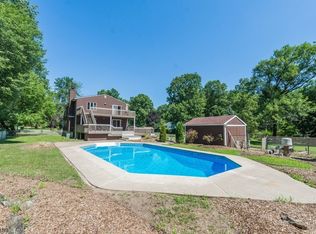 906 S Beverwyck Rd, Parsippany, NJ 07054