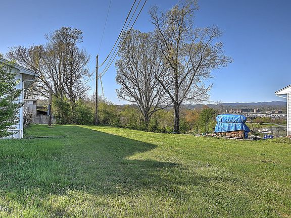 4th image of 2000 McKinney Dr