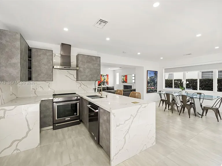 Royal Palm Ave — Photo 13