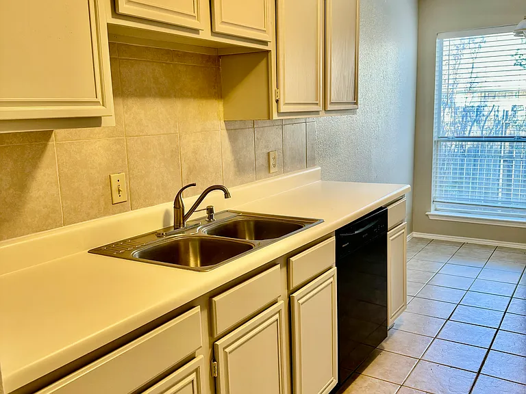 5902 Lakey Dr — Photo 4