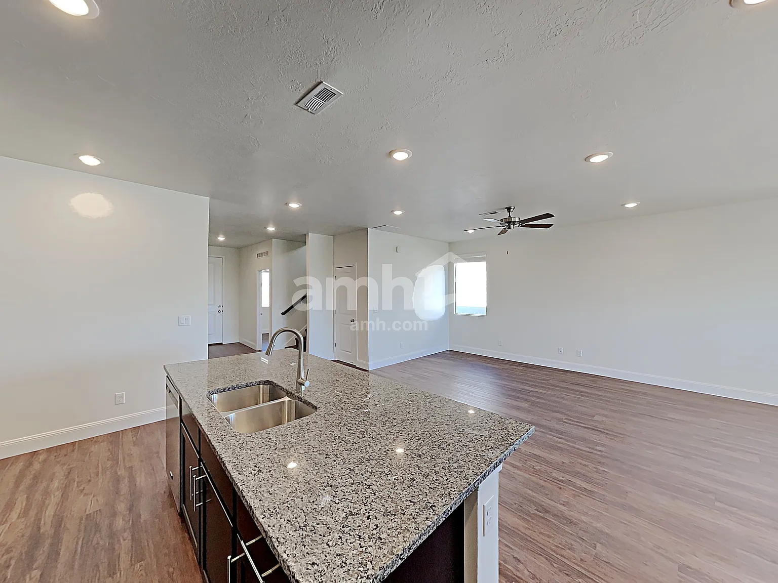 4 bed, 2.5 bath, 2313 sqft, $2,965 — Photo 3