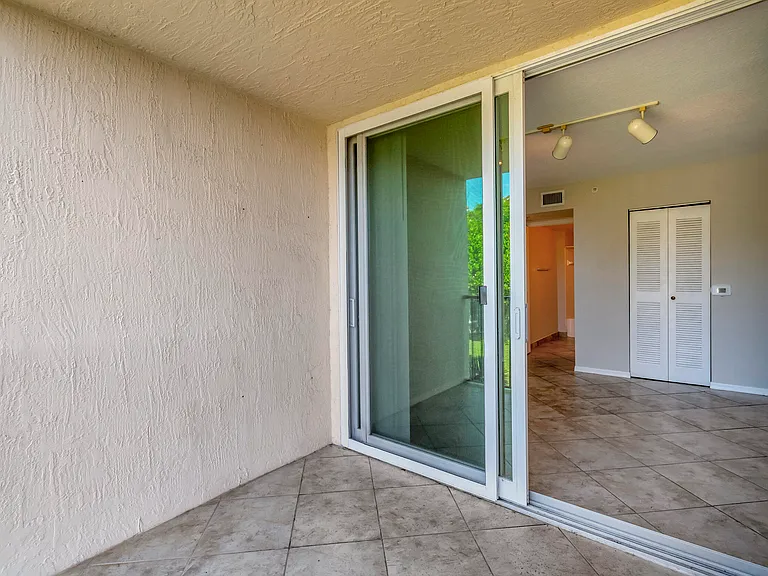 116 Villa Cir #116 — Photo 28