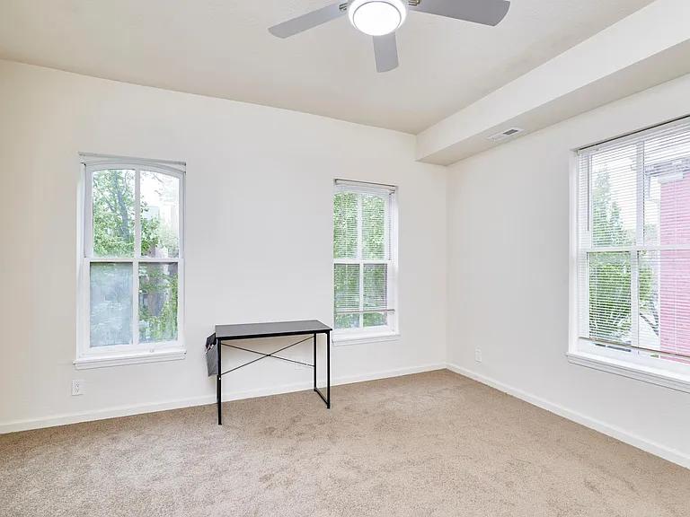 1421 N Park Pl — Photo 42