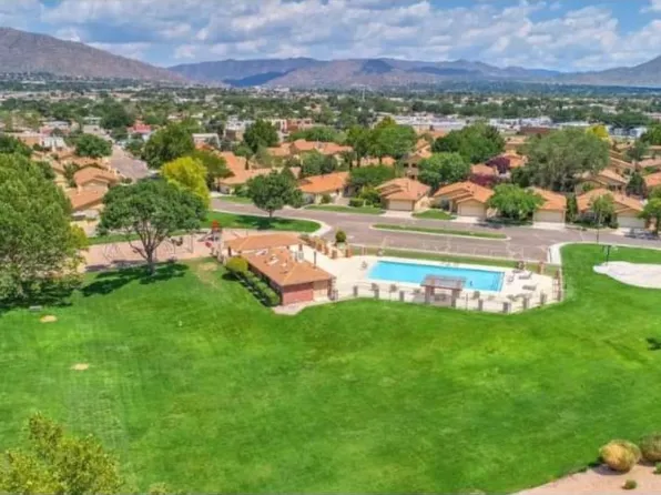 296 Palmer Park Dr NE, Albuquerque, NM 87123