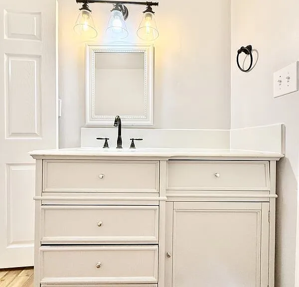 713 Smith St — Photo 47