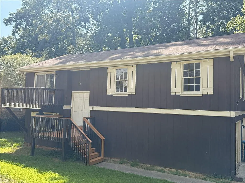 4 bed, 2.0 bath, 1920 sqft, $2,400 — Photo 2