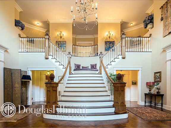 2nd image of 15 Sterling Ln