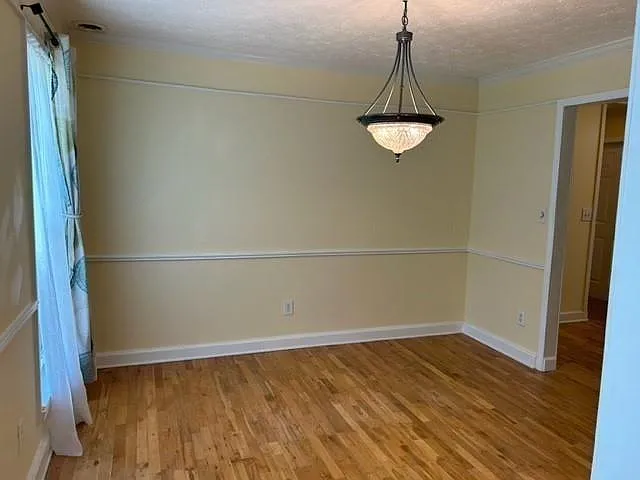 4 bed, 2.5 bath, 2100 sqft, $3,000 — Photo 3
