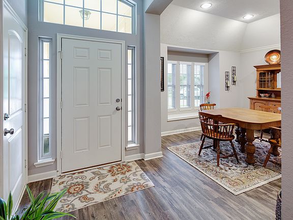 3rd image of 1703 Parkland Dr