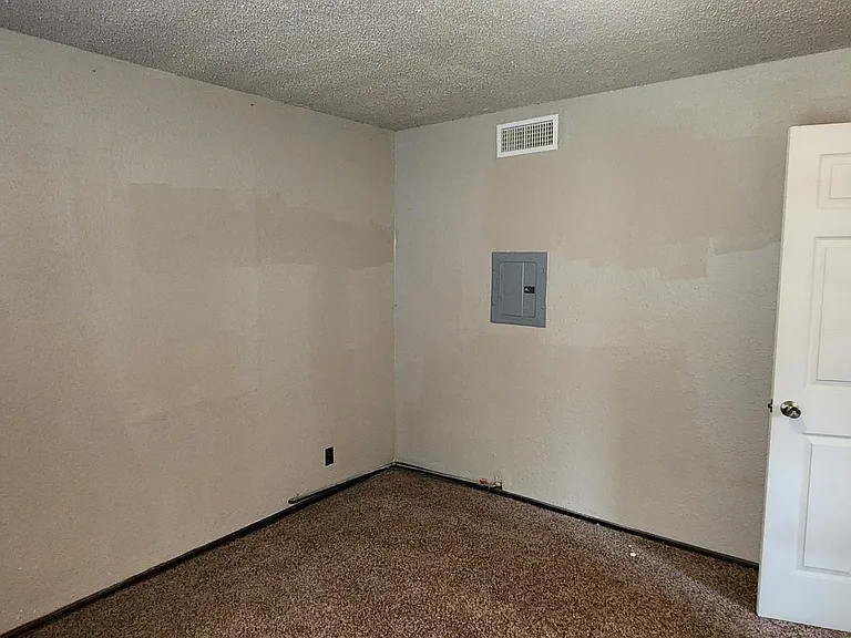 2120 Houston Ave — Photo 11