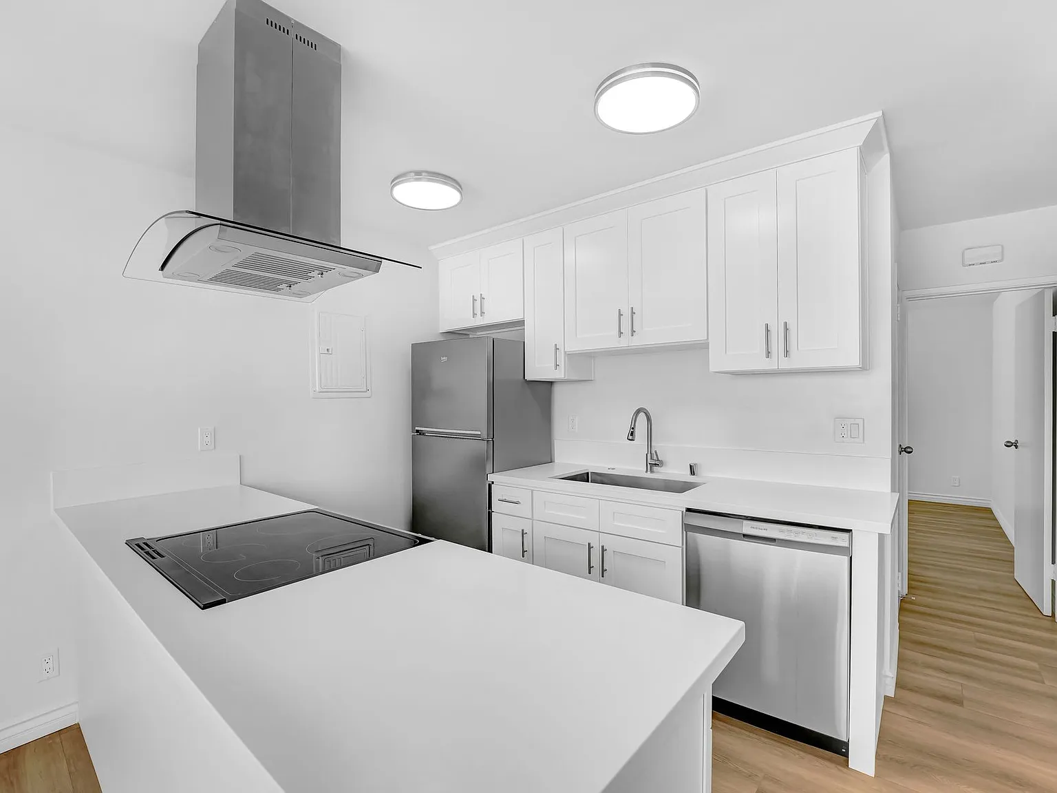 1002 12th St in Santa Monica - North of Wilshire Blvd! — Photo 1