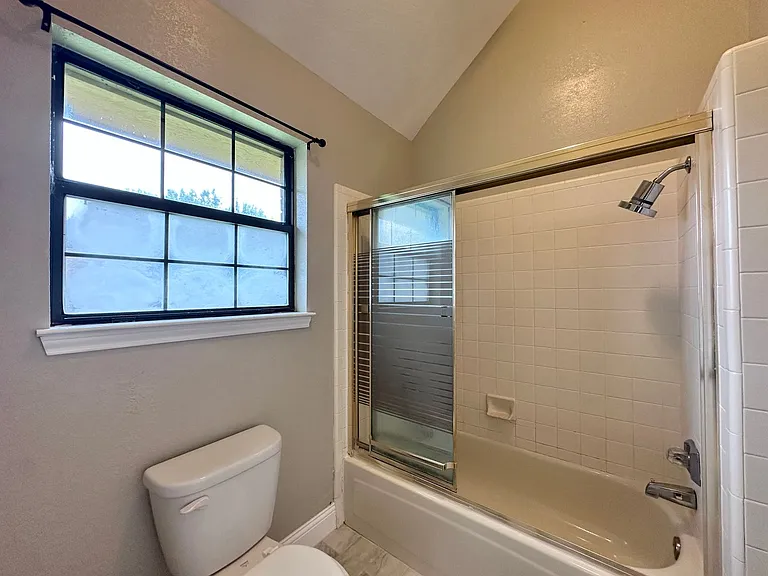 1818 Diana Ln — Photo 26
